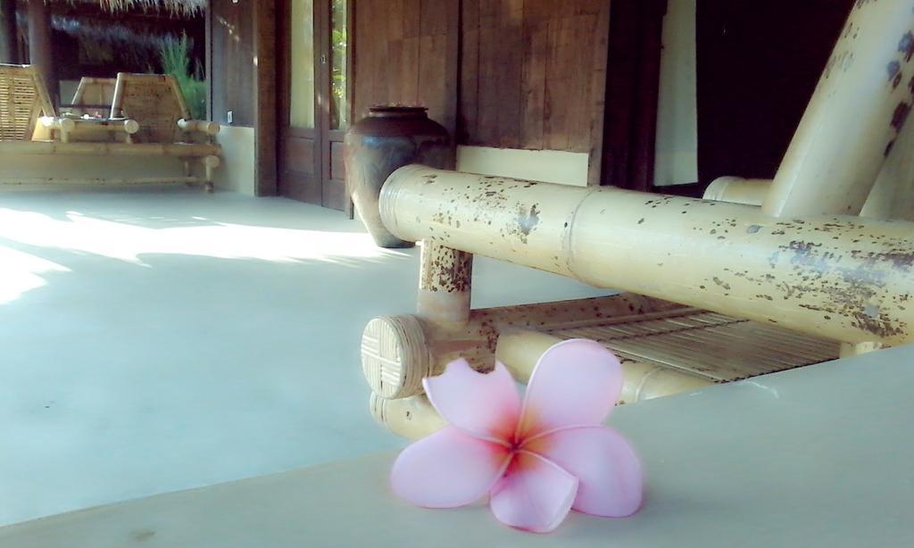 Selong Belanak Bungalows Exterior photo