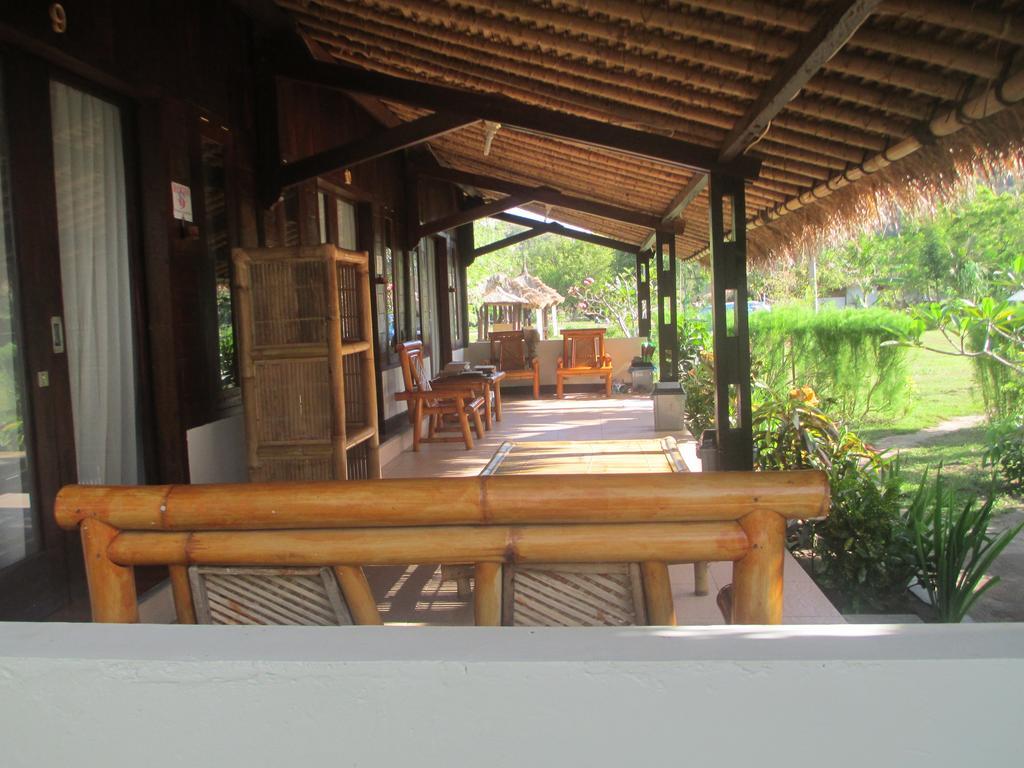 Selong Belanak Bungalows Exterior photo
