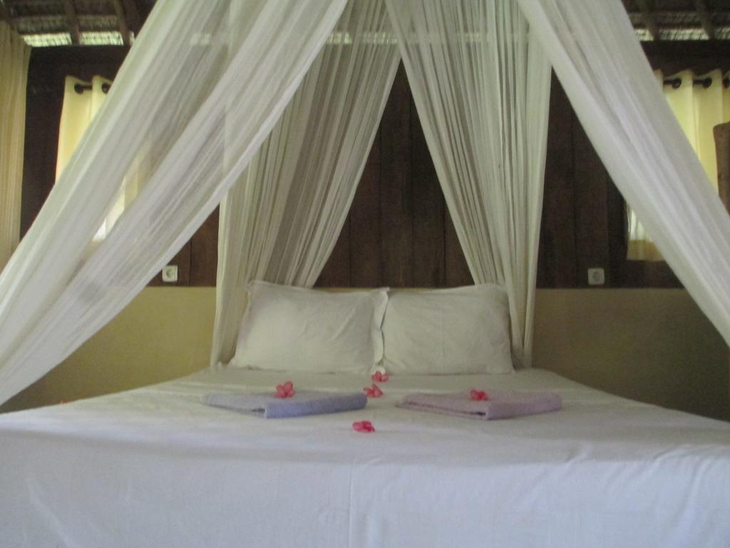Selong Belanak Bungalows Exterior photo